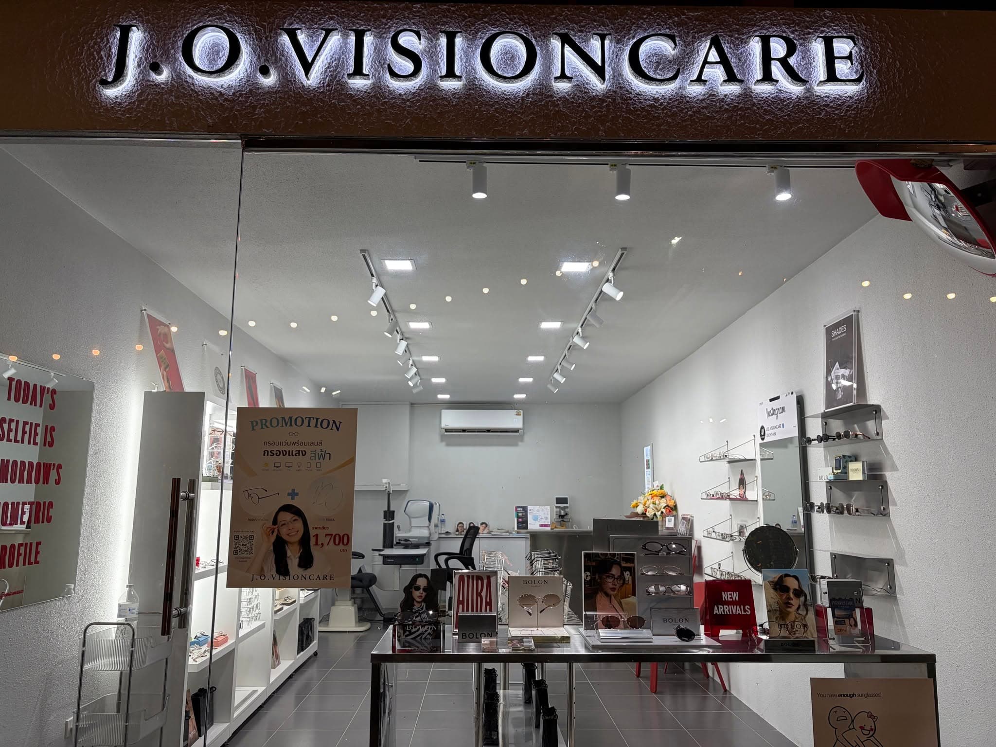 หน้าร้าน J.O. Vision Care ร้านแว่นอุดร